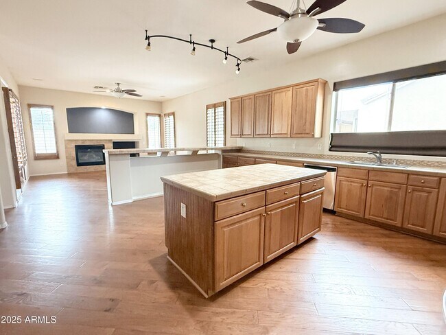 Building Photo - 7408 S 26th Ln