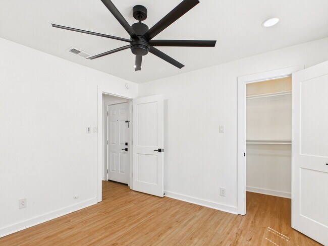 Building Photo - 607 Foch St