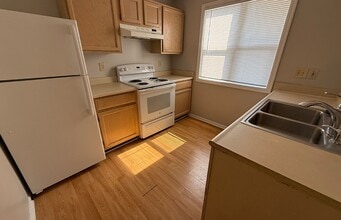 Building Photo - 3227 Bishop St