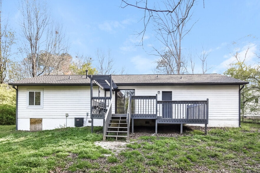 Building Photo - 1890 Lamplighter Way