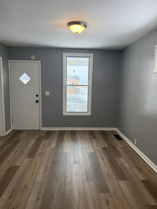 Building Photo - 1307 Calumet Ave