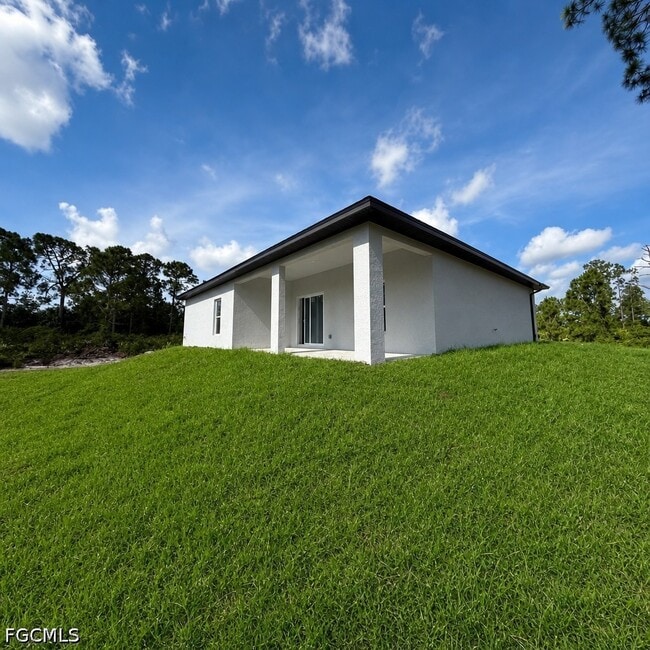 Building Photo - 847 Genoa Ave S