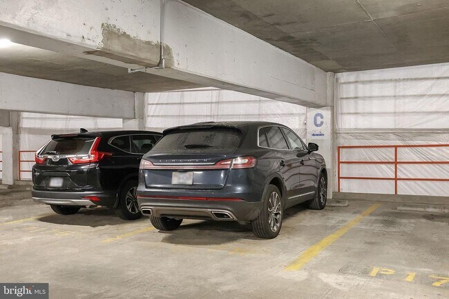 Building Photo - 3713 S George Mason Dr