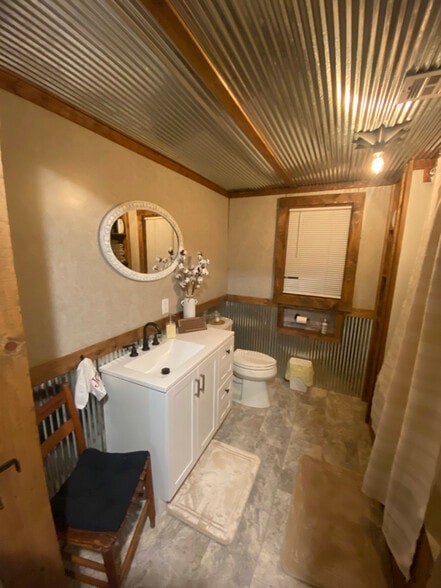 Building Photo - 6144 Madison 6351