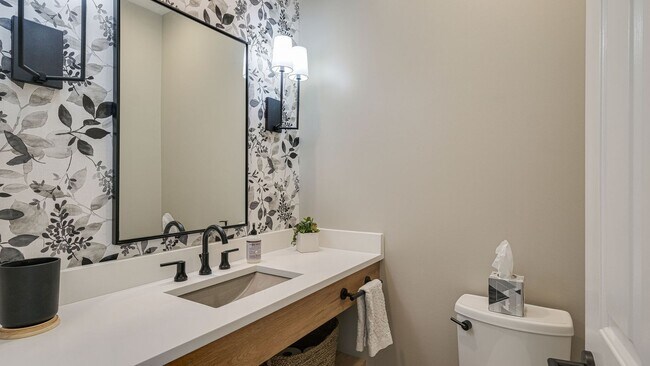 Building Photo - Modern Remodeled 4 Bedroom Rental Home in Brentwood