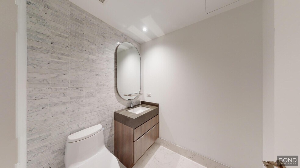 Building Photo - 400 W 61st St