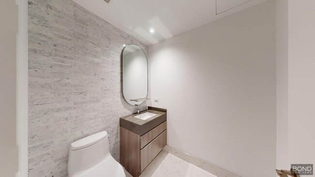 Building Photo - 400 W 61st St