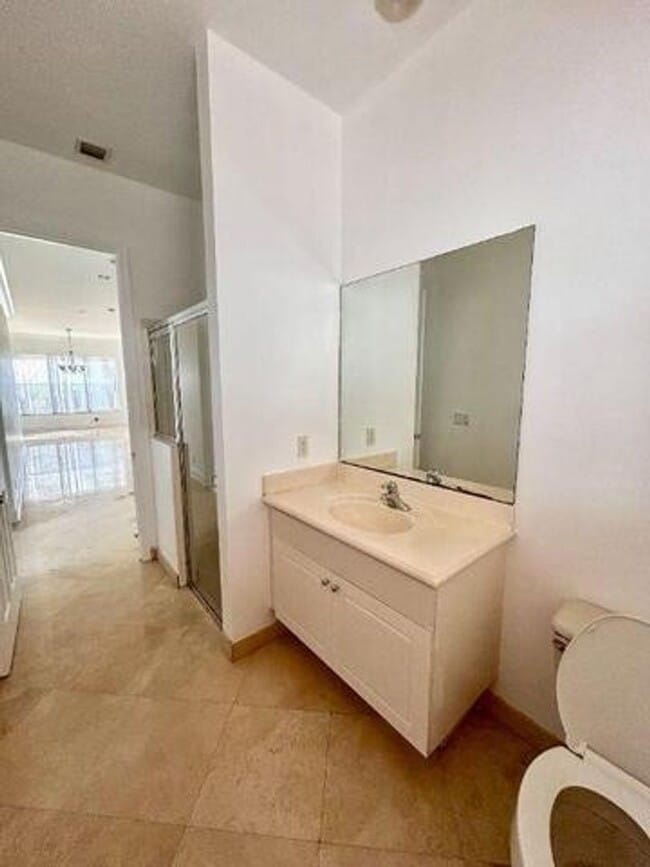 Building Photo - 1257 Beacon Cir