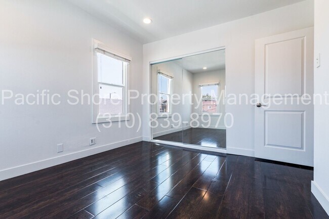 Building Photo - Mullen Duplex