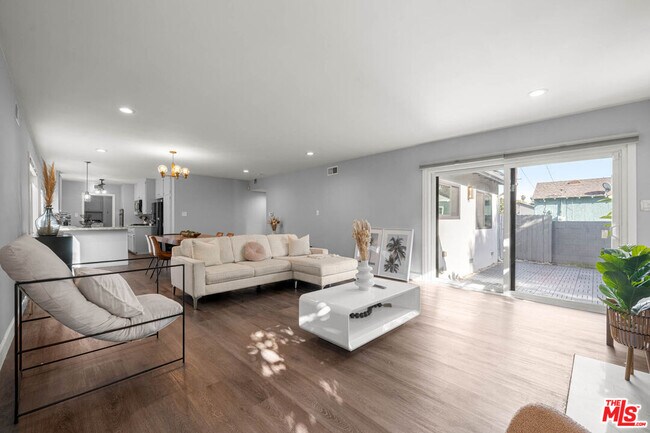 Building Photo - 14034 Valerio St
