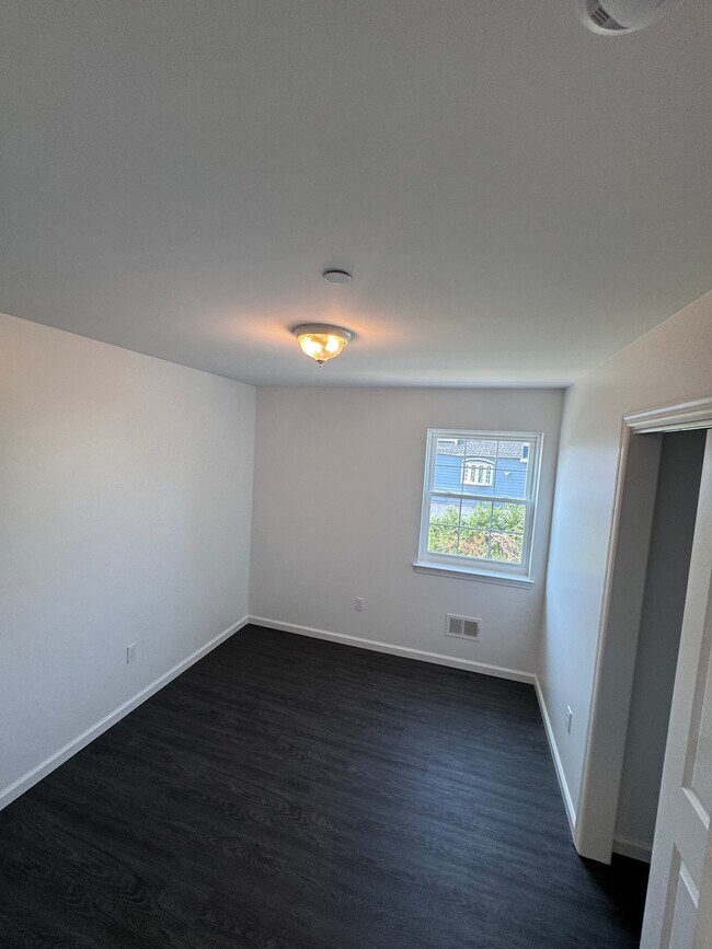 Building Photo - 3-42 B 46 St