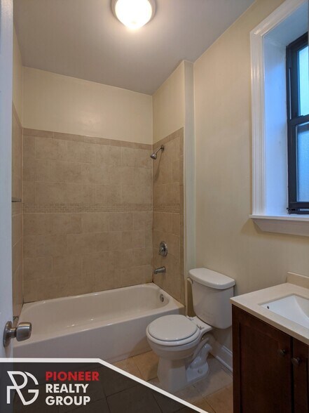 Building Photo - 1212 N Dearborn St