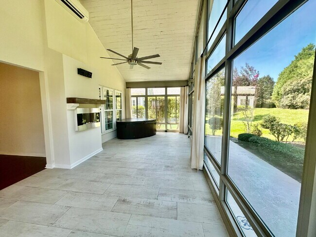 Building Photo - Charming Sun City Retreat, Availale Now for Rent
