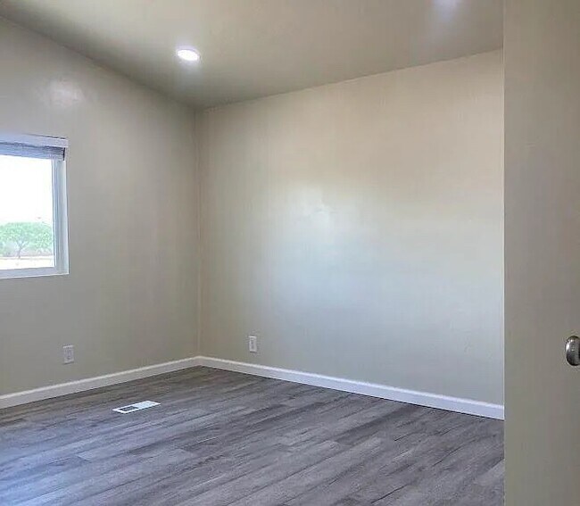 Building Photo - 3181 W Green Park Dr