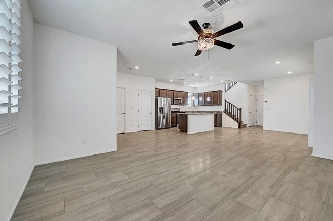 Building Photo - Stunning 3 Bedroom in Skye Canyon Master P...