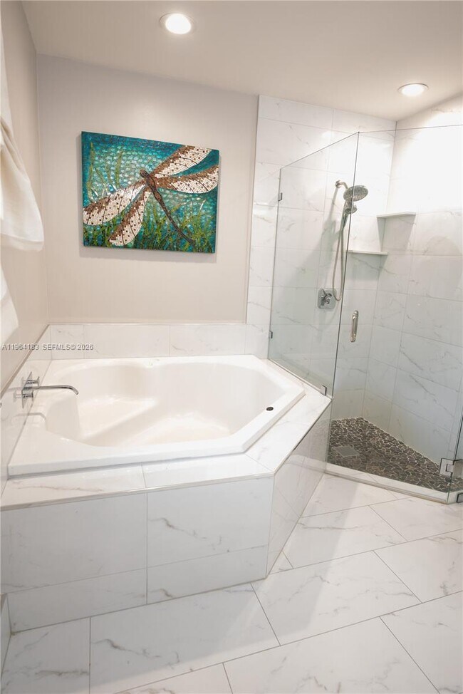 Building Photo - 3160 Peachtree Cir