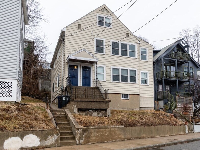 Primary Photo - 107 Kenrick St