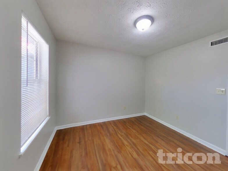 Building Photo - 6044 McClellan Ct