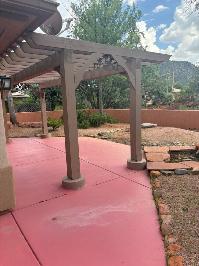 Building Photo - 110 E Bighorn Ct