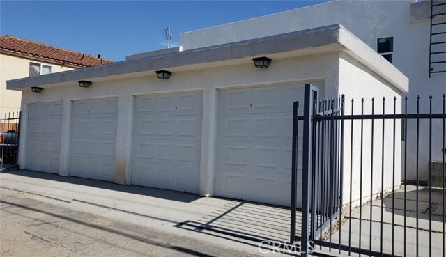 Building Photo - 2053 W Florence Ave