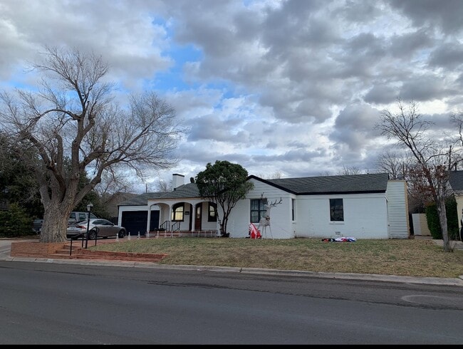 Primary Photo - 1006 N A St