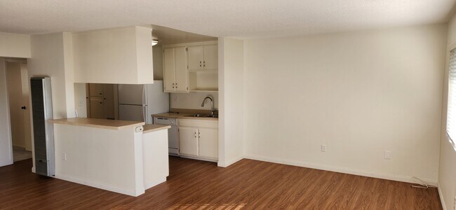 Kitchen - 1656 Monterey Blvd