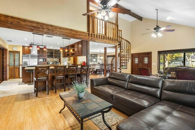 Building Photo - 9266 Pinion Dr