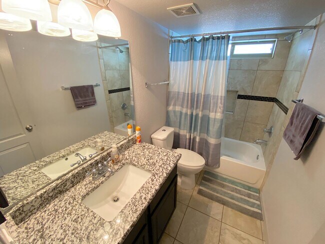 Building Photo - Northeast El Paso/Sandstone Ranch Estates 4 Bed Refrig A/C in Cul De Sac!