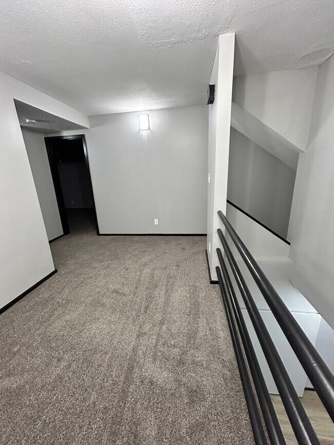 Building Photo - Unique two bedroom 1 1/2 bath with additio...