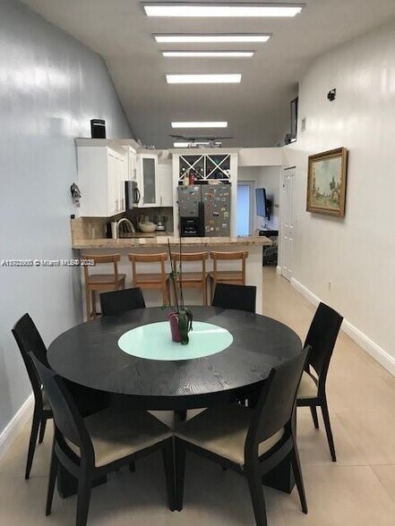 Building Photo - 11465 NW 87th Pl