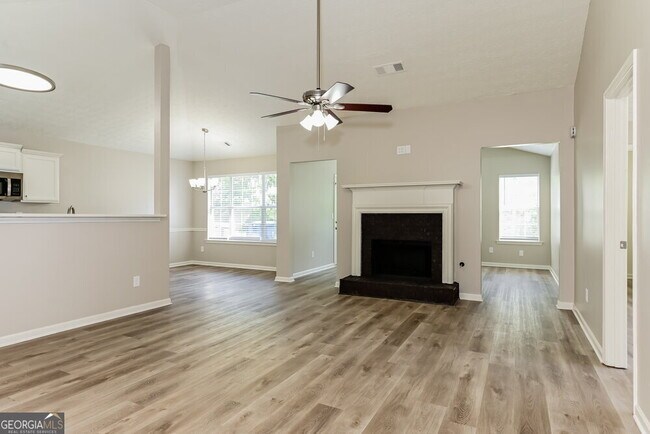Building Photo - 1825 Courtyard Ln