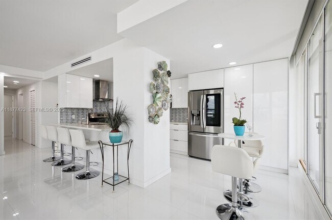 Building Photo - 3505 S Ocean Dr