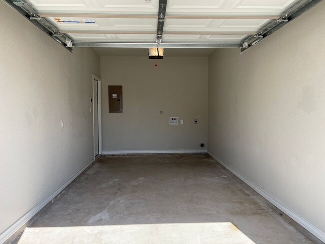 Building Photo - Townhome for rent