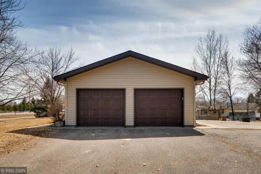 Building Photo - 1491 Elm Ave E