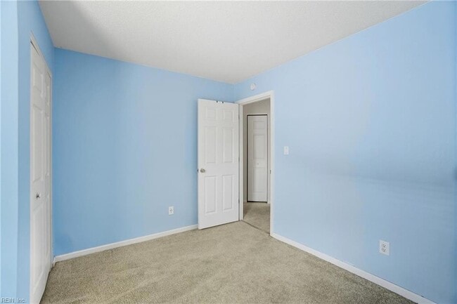 Building Photo - 716 Aylesbury Dr