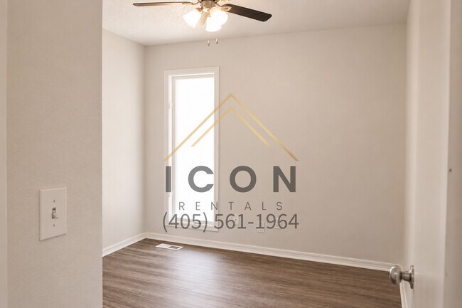 Building Photo - 515 N Robin Way