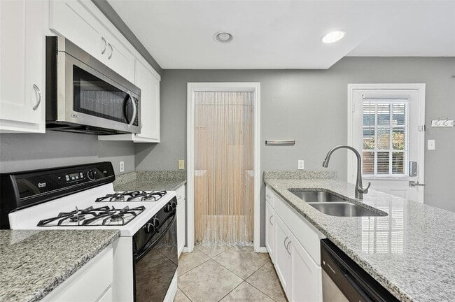 Building Photo - 1904 Goodrich Ave