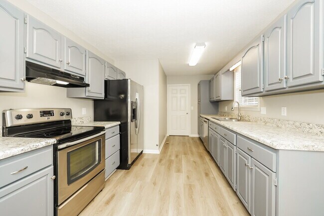 Building Photo - 2651 Battleground Dr