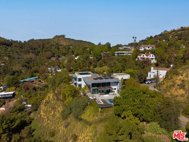 Building Photo - 2651 Nichols Canyon Rd