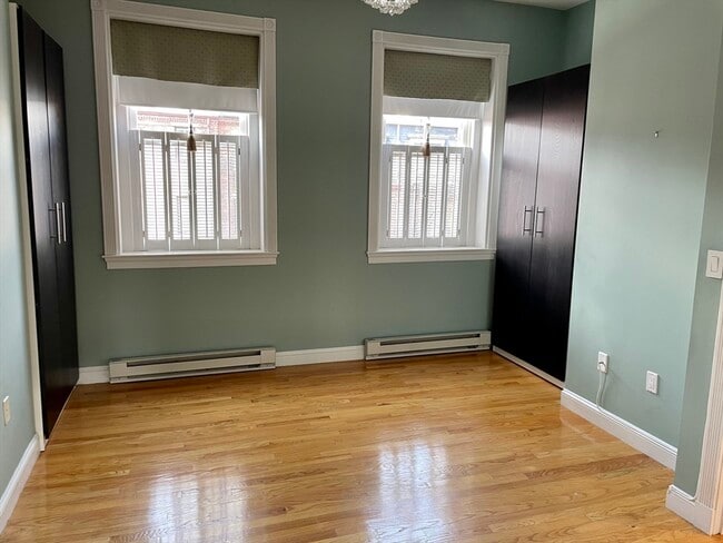 Building Photo - 123 Newbury St