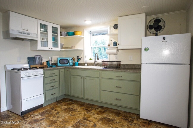 Building Photo - 10 Newark St