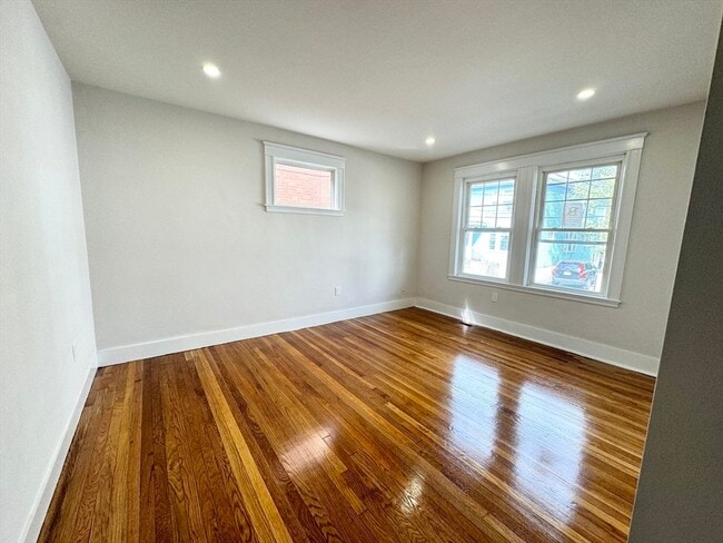 Building Photo - 72 Belden St