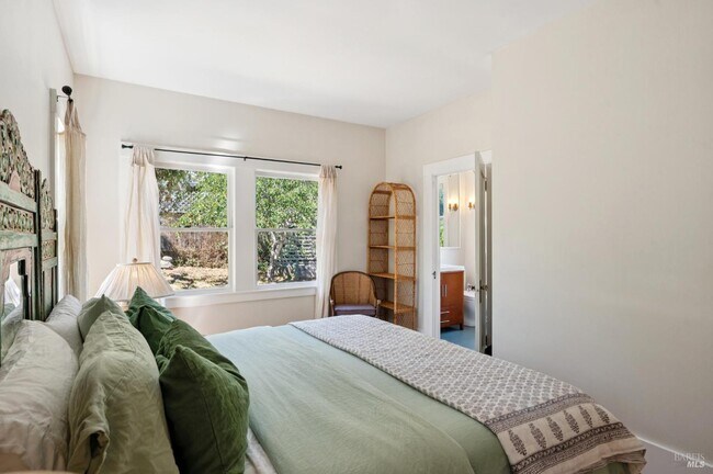 Building Photo - 40 Laurel Ave