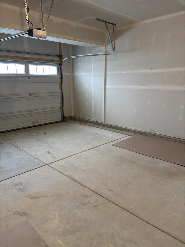 Building Photo - 450 Hathaway Ln