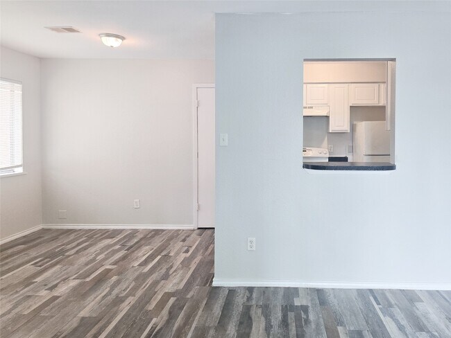 Building Photo - 396 Duroux Rd