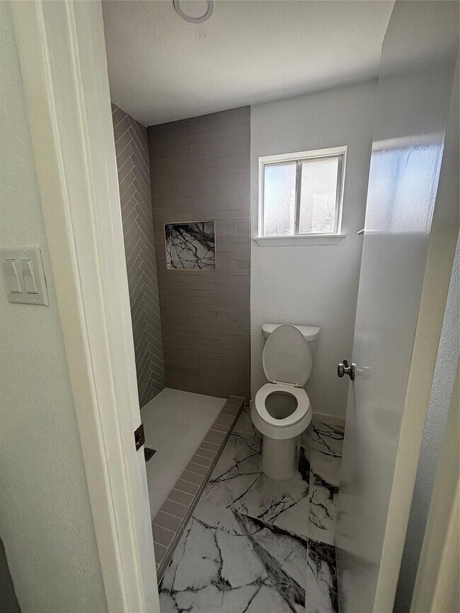 Building Photo - 16246 Los Altos Dr