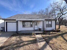 Building Photo - 520 Sunnyslope St
