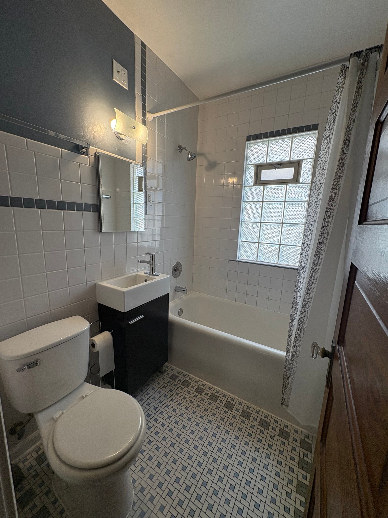 Bathroom - 2862 N 52nd St