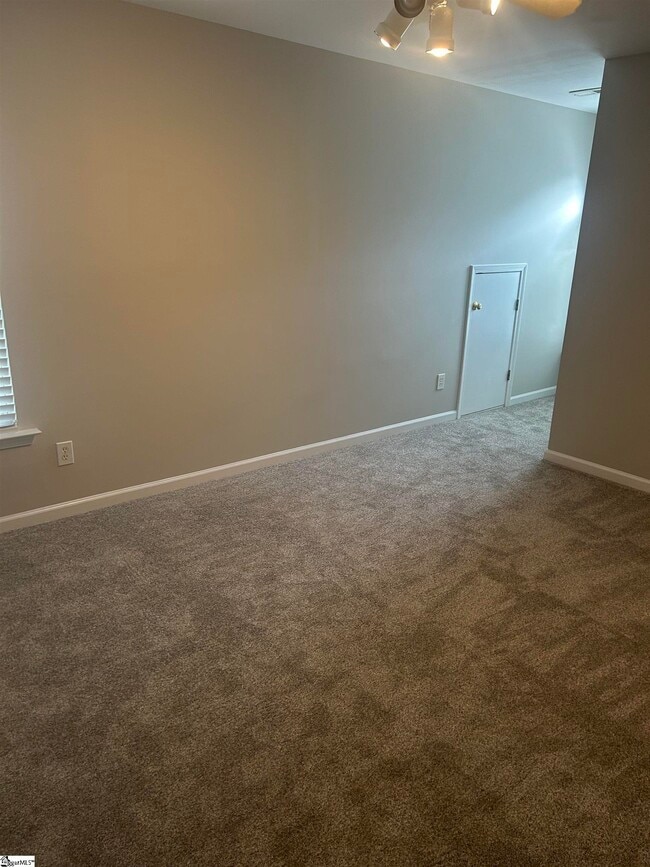 Building Photo - 30 Halehaven Dr