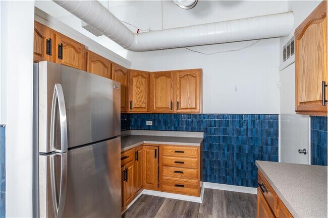 Building Photo - 1844 W Henderson St